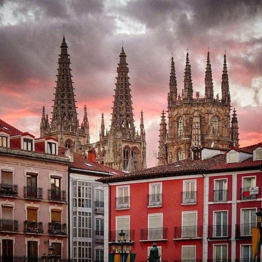 Atuaire Home Vivienda En Perfecta Ubicacion Al Lado De La Catedral De Burgos Bagian luar foto