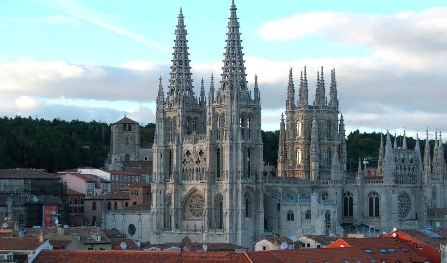 Vivienda En Perfecta Ubicacion Al Lado De La Catedral De Burgos Atuaire Apartment Bagian luar foto